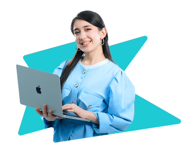 Студенты Алиф Академии за ноутбуком